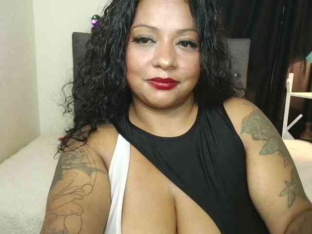 JoanaQueens webcam