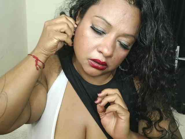JoanaQueens webcam
