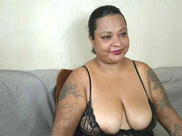 JoanaQueens webcam