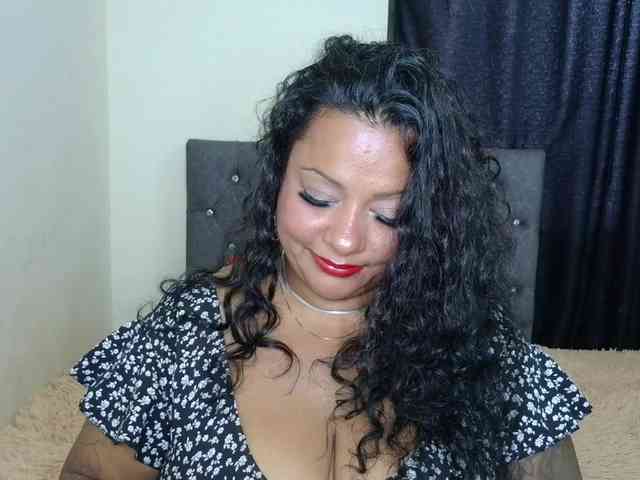 JoanaQueens webcam