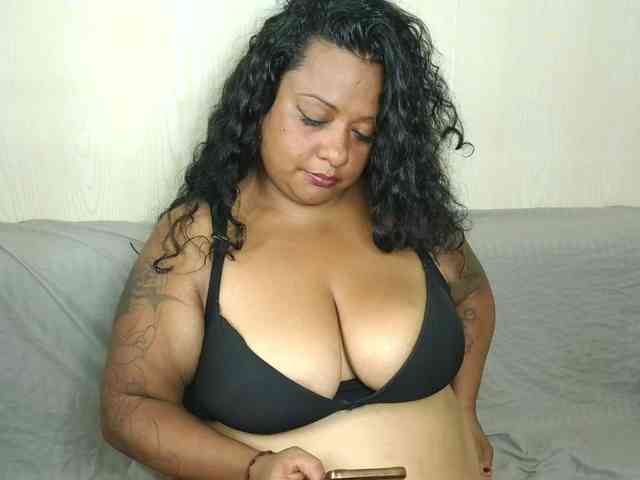 JoanaQueens webcam