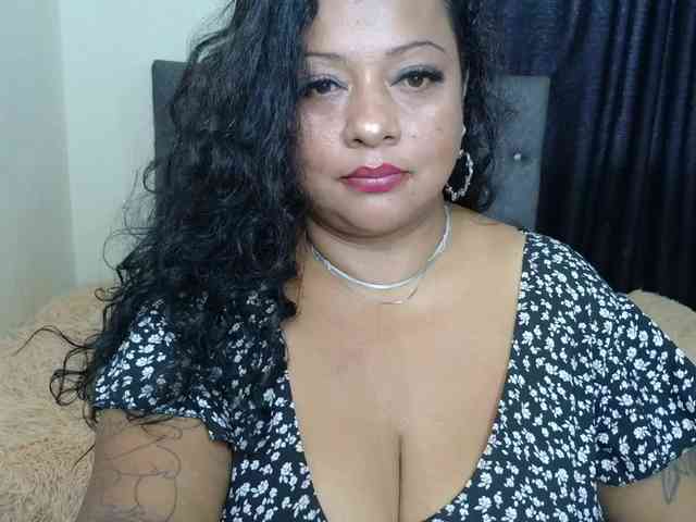 JoanaQueens webcam