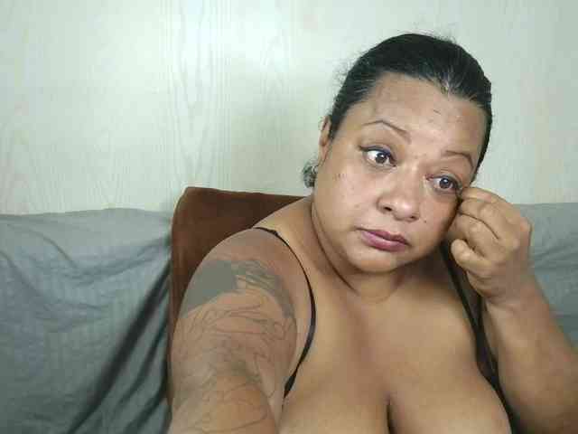 JoanaQueens webcam