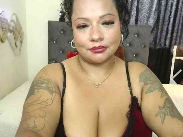 JoanaQueens webcam