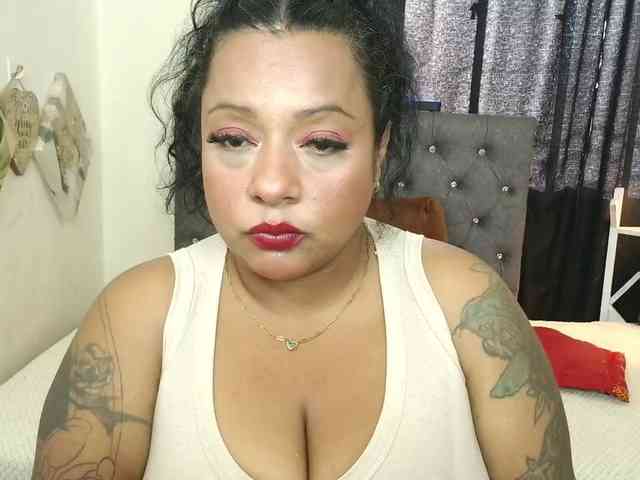 JoanaQueens webcam