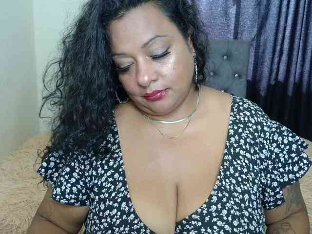 JoanaQueens webcam