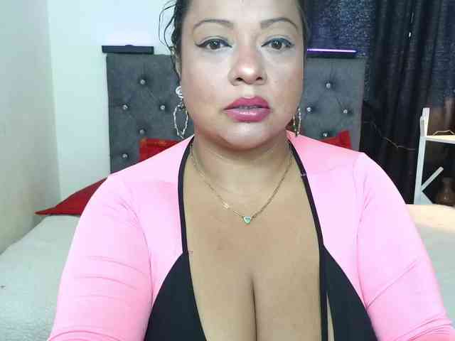 JoanaQueens webcam