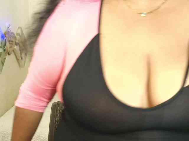 JoanaQueens webcam