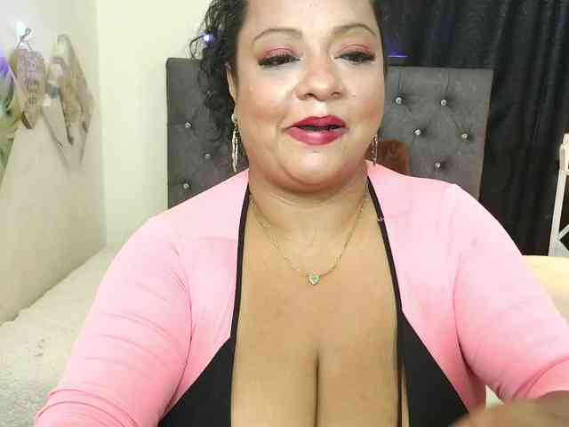 JoanaQueens webcam