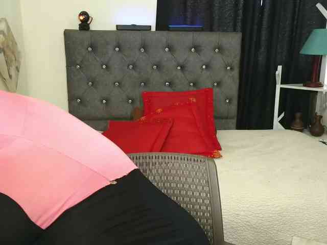 JoanaQueens webcam