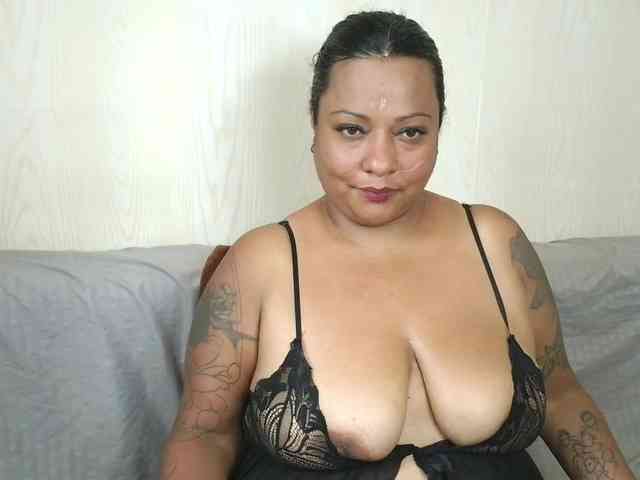JoanaQueens webcam