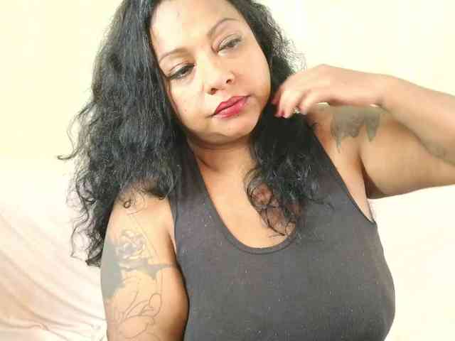 JoanaQueens webcam
