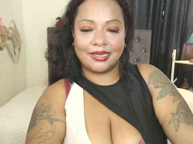 JoanaQueens webcam