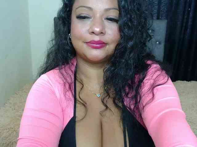 JoanaQueens webcam