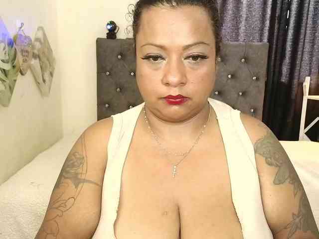 JoanaQueens webcam