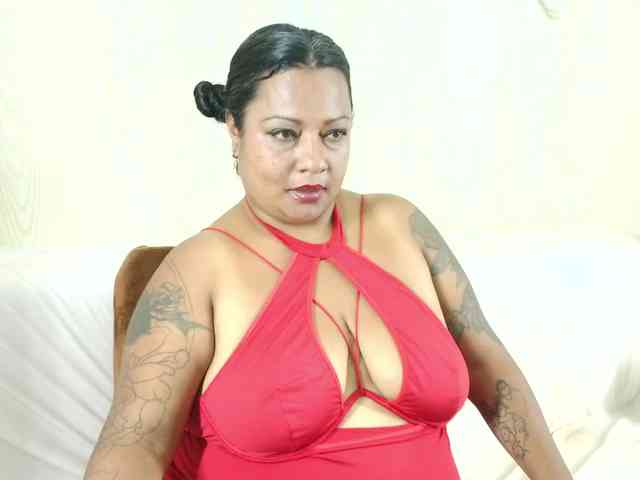 JoanaQueens webcam