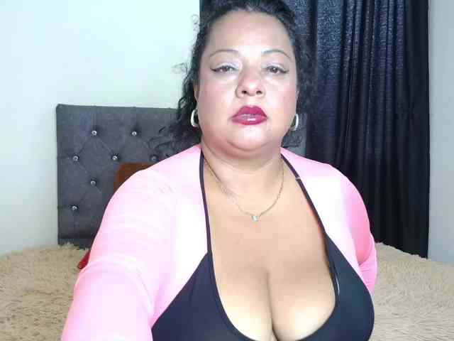 JoanaQueens webcam