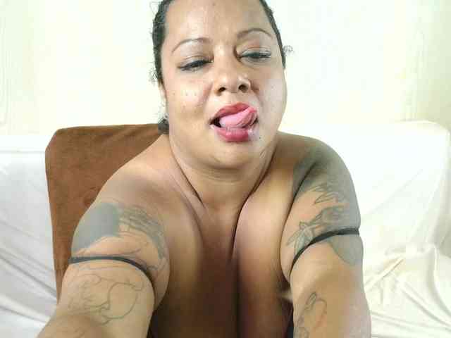 JoanaQueens webcam