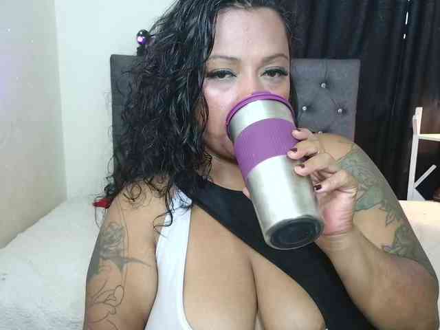 JoanaQueens webcam