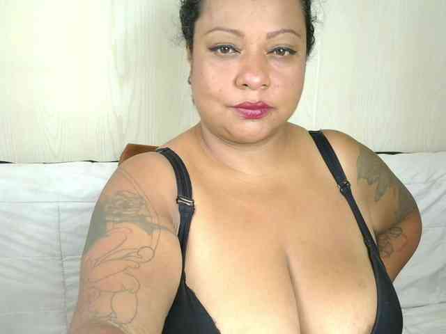 JoanaQueens webcam