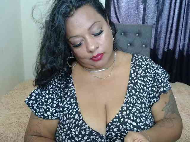 JoanaQueens webcam