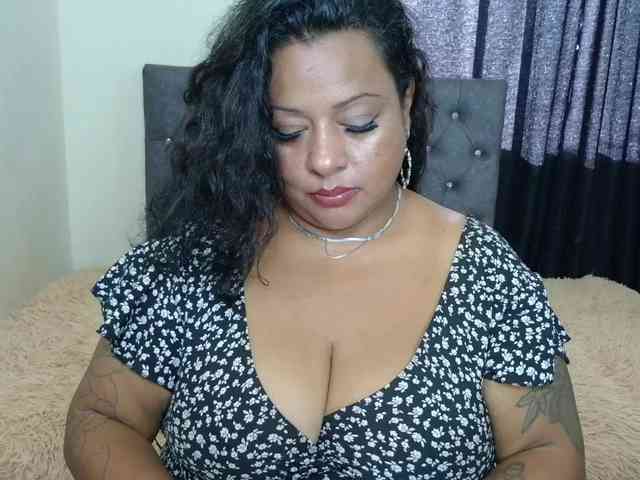 JoanaQueens webcam