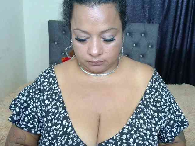 JoanaQueens webcam