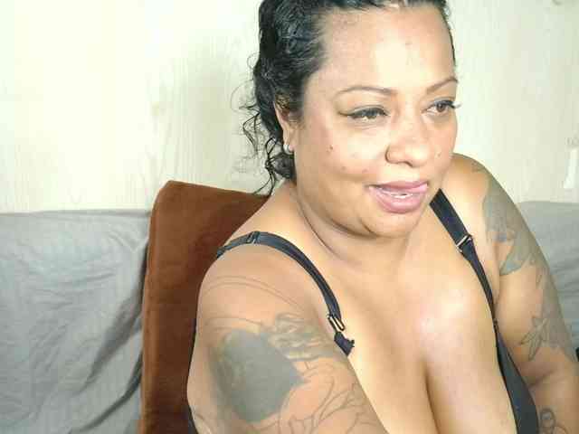 JoanaQueens webcam