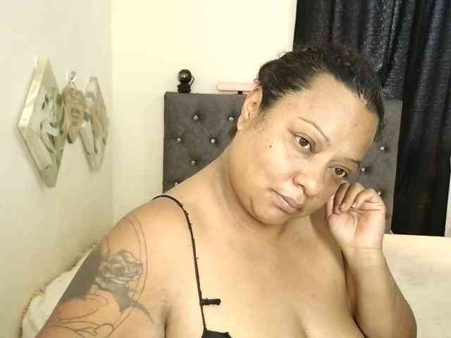 JoanaQueens webcam