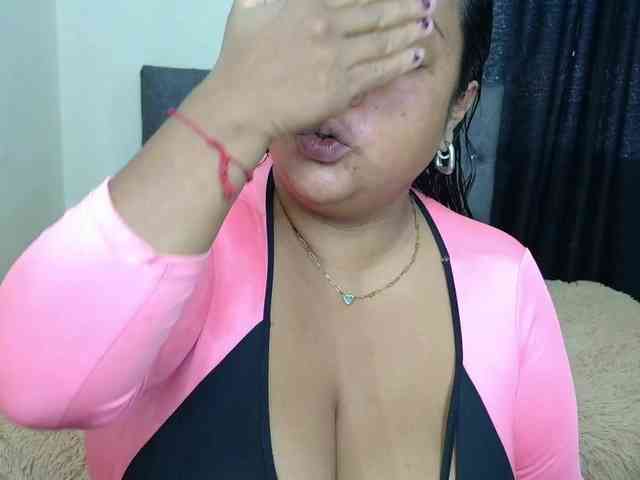 JoanaQueens webcam