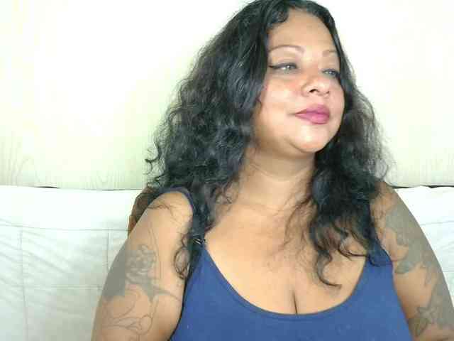 JoanaQueens webcam
