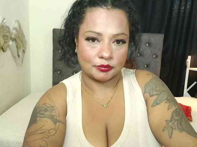 JoanaQueens webcam