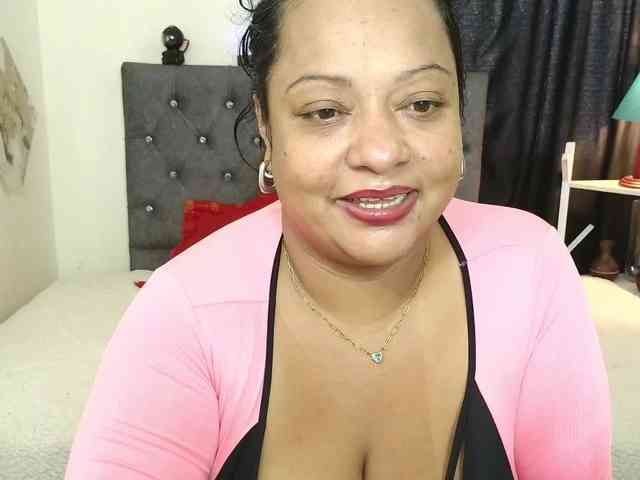 JoanaQueens webcam