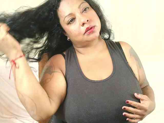 JoanaQueens webcam
