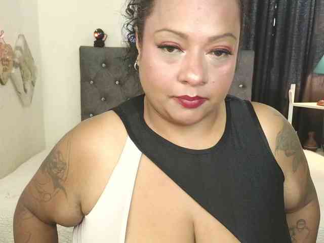 JoanaQueens webcam