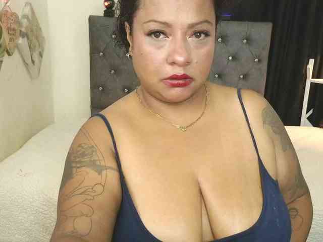 JoanaQueens webcam