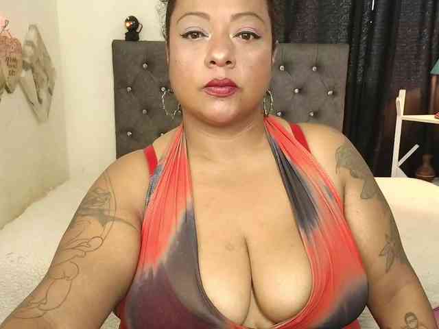 JoanaQueens webcam