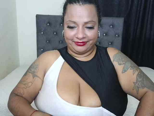 JoanaQueens webcam