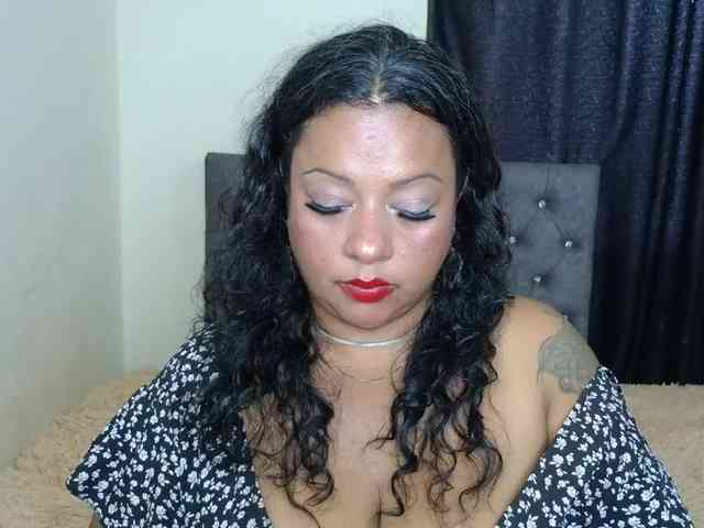JoanaQueens webcam