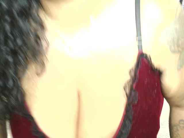 JoanaQueens webcam