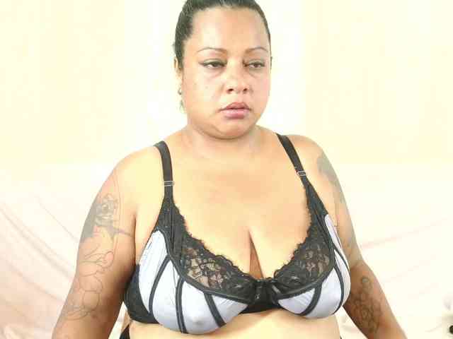 JoanaQueens webcam