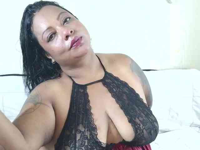 JoanaQueens webcam