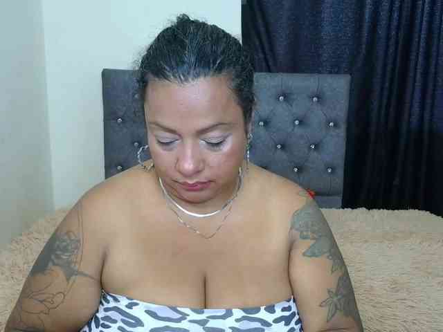 JoanaQueens webcam