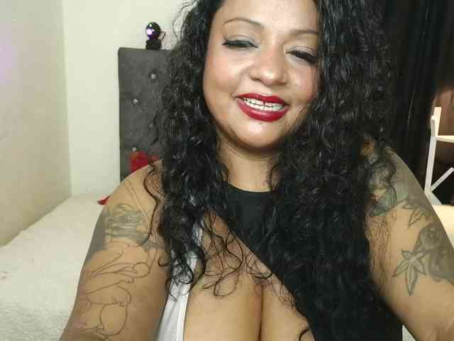 JoanaQueens webcam