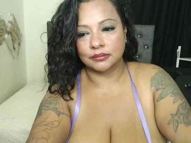 JoanaQueens webcam