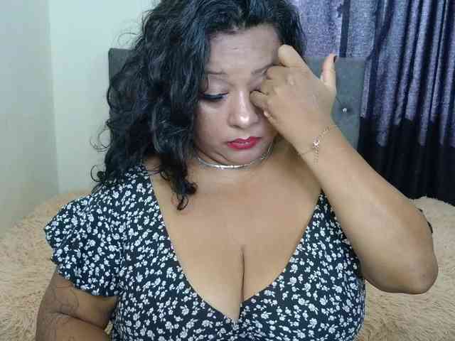 JoanaQueens webcam