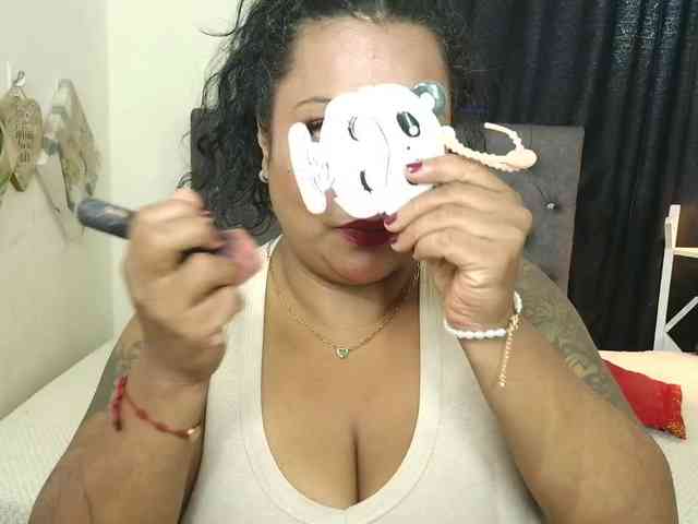 JoanaQueens webcam