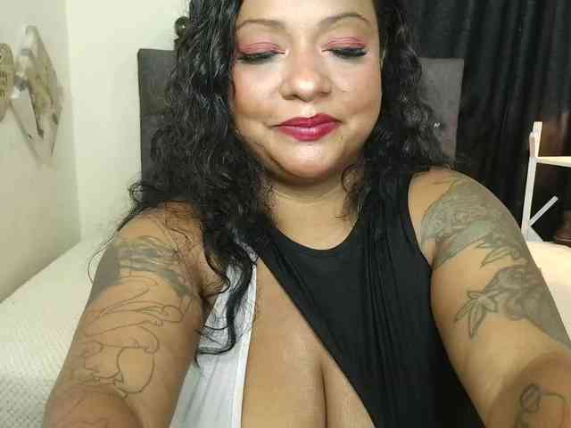 JoanaQueens webcam