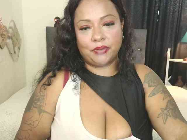 JoanaQueens webcam