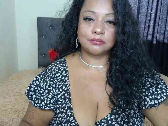 JoanaQueens webcam